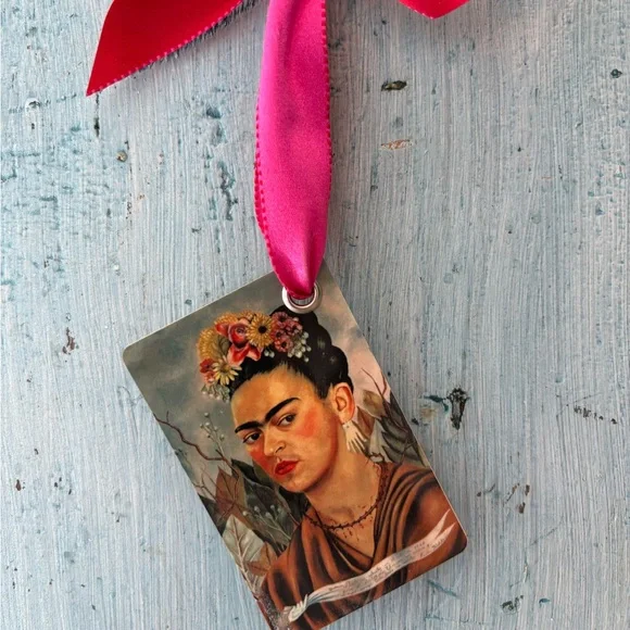 Frida Kahlo Luggage Tag with Beautiful Pink & Red Ribbon - Picture 3 of 11